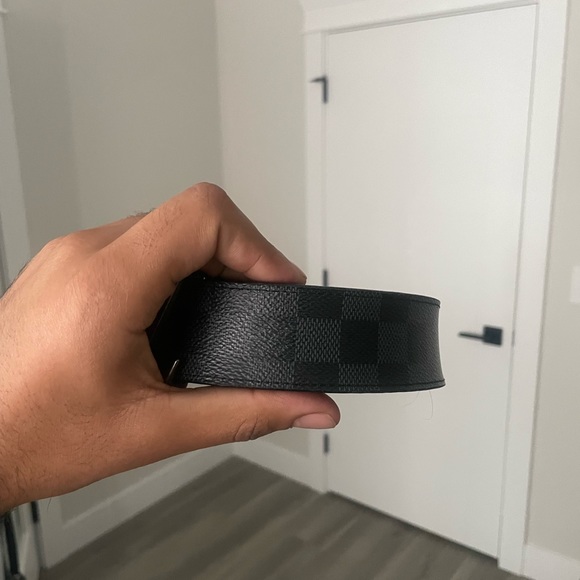 LV Initiales reversible belt - Picture 3 of 8